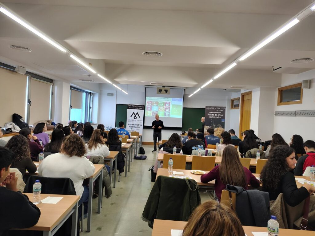 Antonio Mateos en su presentación vinculando el aceite y los ODS